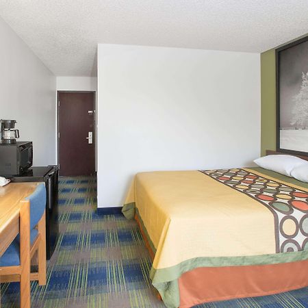 Super 8 By Wyndham Columbus Motel Kültér fotó